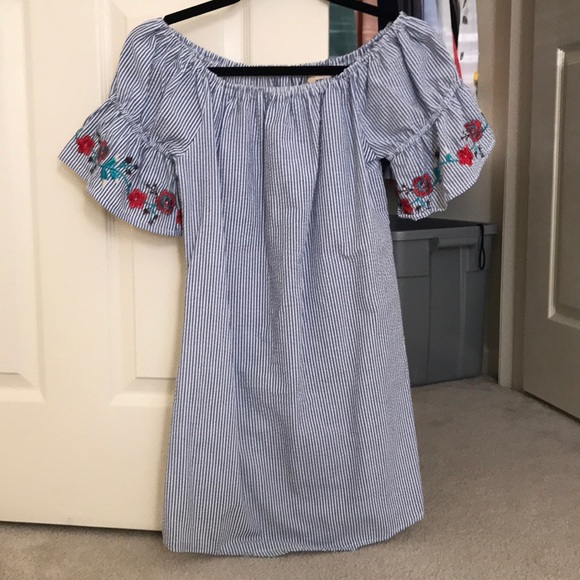 Francesca's Collections Dresses & Skirts - Seersucker off the shoulder dress embroidered